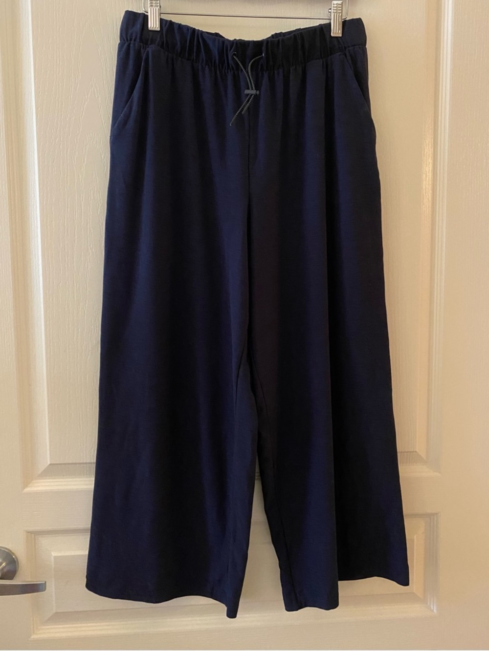 OLD NAVY High Waisted Wide Leg Crop Pant in Navy - M - Picture 2 of 12
